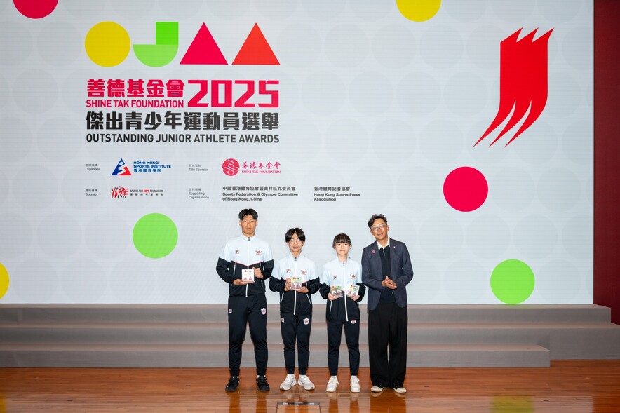 <p>Presenters extended their congratulations to the award-winning junior athletes.</p>
